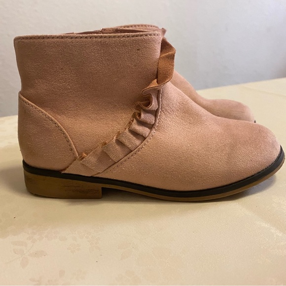 2 pair of Booties and 1 pair of moccasin slippers size 10 - Picture 8 of 16